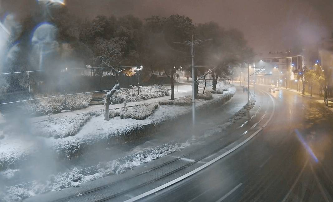 Şehir kameralarından kar altındaki Konya’da son durum 11